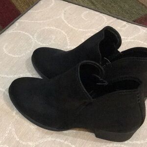 New without tags Time and Tru black ankle boots. Fabric upper
